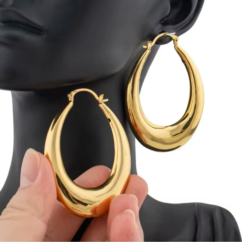 18k Gold Hoop Earrings for Women - Bold thick Crescent Design - Picture 2 of 4
